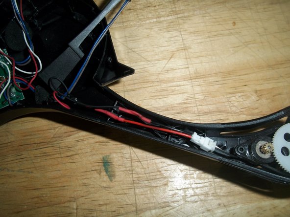 Sky Viper v950HD Motor Replacement with Quick Connect Motor: step 8, image 2 of 3