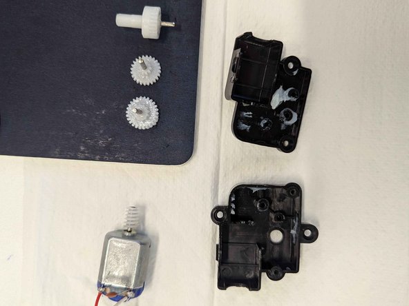 Robot Vacuum Cleaner Disassembly Guide, Disassembling the Motors: crwdns2935265:014crwdnd2935265:03crwdnd2935265:03crwdne2935265:0