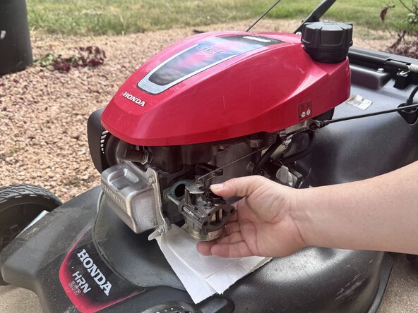 How to Clean a Honda GCV170 Carburetor: step 7, image 1 of 3