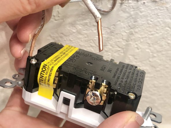 GFCI Outlet Replacement: crwdns2935265:011crwdnd2935265:02crwdnd2935265:03crwdne2935265:0