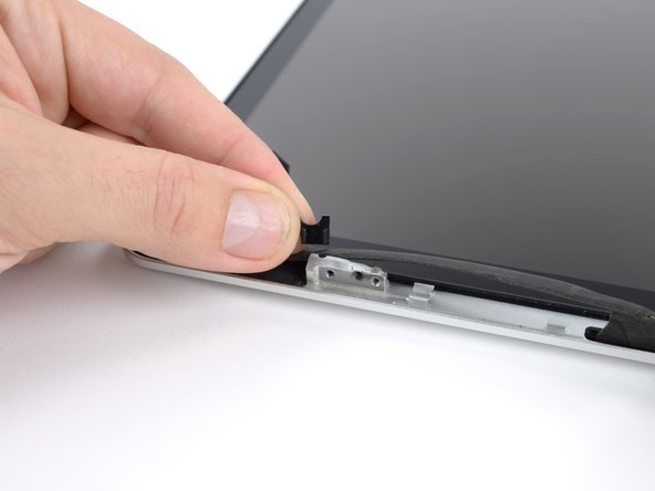 MacBook Pro 17" Unibody Left Clutch Hinge Replacement: crwdns2935265:020crwdnd2935265:02crwdnd2935265:02crwdne2935265:0