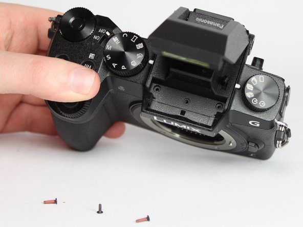 Panasonic Lumix DMC-G7 Flash Capacitor/Fuse Replacement: crwdns2935265:011crwdnd2935265:02crwdnd2935265:02crwdne2935265:0