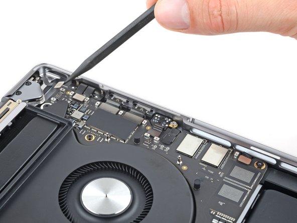 MacBook Pro 16" 2023 Logic Board and Heatsink Removal, Disconnect the right connectors: stap 0, afbeelding 2 van 3