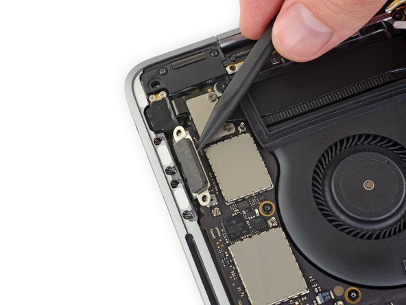 MacBook Pro 13" Touch Bar Late 2016 Battery Replacement, Disconnect the left Thunderbolt ports: step 31, image 2 of 3