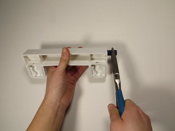 How to Fix Wobbly Toilet Seat Hinges: crwdns2935265:06crwdnd2935265:02crwdnd2935265:02crwdne2935265:0