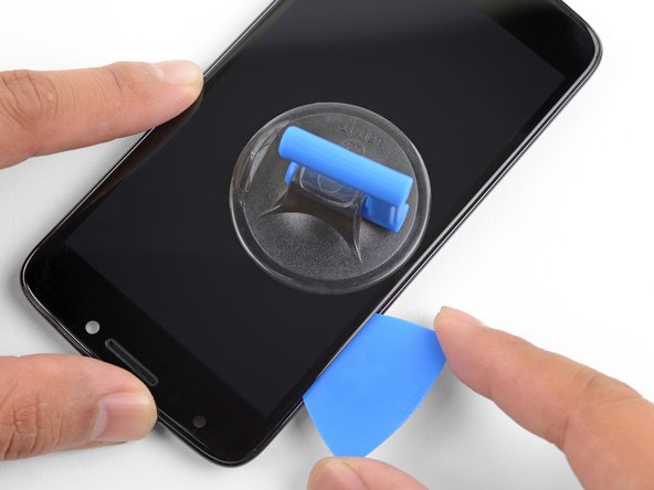 Motorola Moto E4 Screen (No Fingerprint Sensor) Replacement, Slice through the screen adhesive: crwdns2935265:013crwdnd2935265:02crwdnd2935265:03crwdne2935265:0