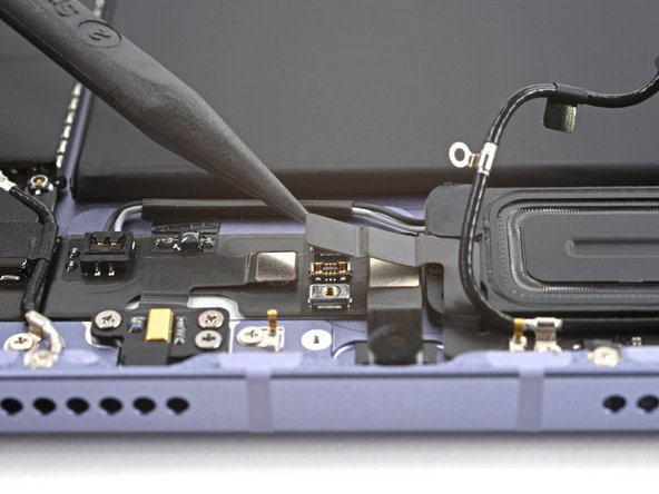 iPad Mini 6 Volume Buttons Replacement, Disconnect the volume button board: stap 0, afbeelding 2 van 2