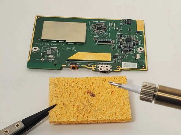 Kindle 10 LED Status Light Replacement, LED Status Light: passo 8, immagine 2 di 3