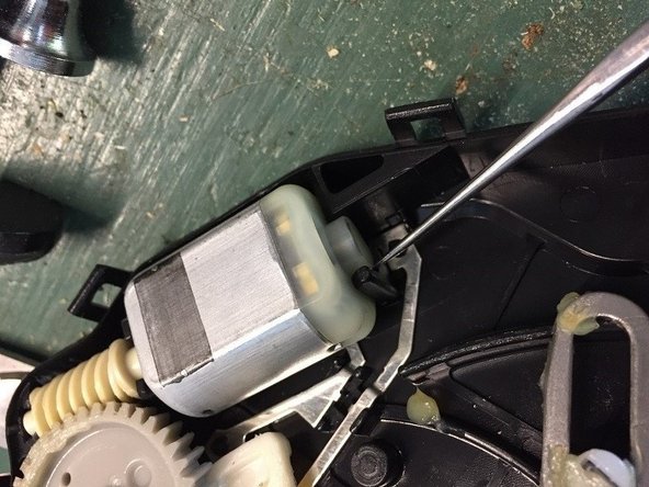 2012 Toyota Highlander Door Lock Actuator Motor Replacement, Replace the motor: crwdns2935265:021crwdnd2935265:02crwdnd2935265:03crwdne2935265:0