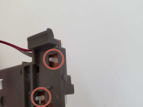 PowerA Enhanced Wired Controller for Nintendo Switch Disassembly, Remove the ZL and ZR triggers: crwdns2935265:05crwdnd2935265:02crwdnd2935265:02crwdne2935265:0