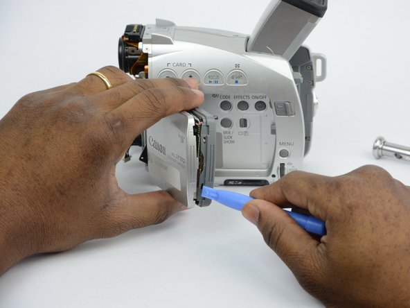 Canon ZR70MC LCD Component Replacement: crwdns2935265:011crwdnd2935265:02crwdnd2935265:03crwdne2935265:0