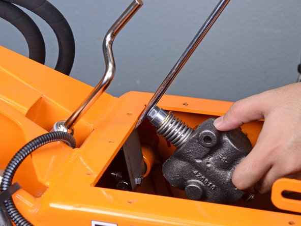 Barreto Tillers E1320HTRLR 2016 Actuator Valve Replacement: crwdns2935265:023crwdnd2935265:02crwdnd2935265:03crwdne2935265:0