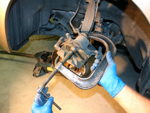 2003-2007 Honda Accord Front Brake Pads Replacement: crwdns2935265:013crwdnd2935265:02crwdnd2935265:02crwdne2935265:0