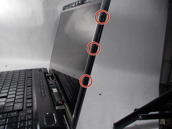 Toshiba Satellite L505D-GS6000 Screen Replacement: crwdns2935265:05crwdnd2935265:02crwdnd2935265:03crwdne2935265:0