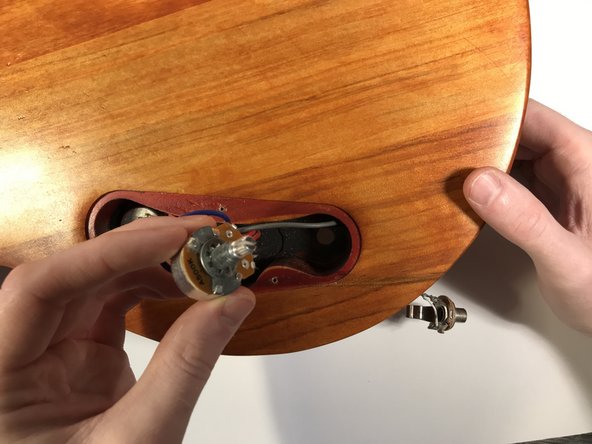 Epiphone Les Paul Special Input Jack Replacement: crwdns2935265:06crwdnd2935265:02crwdnd2935265:02crwdne2935265:0