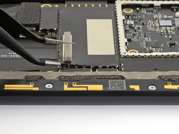 Microsoft Surface Pro X Volume Button Cable Replacement: passo 40, immagine 2 di 3