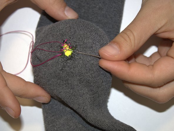 How to Fix a Small Hole in a Sock: crwdns2935265:05crwdnd2935265:02crwdnd2935265:02crwdne2935265:0