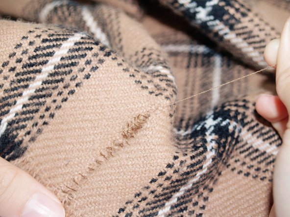 How to Repair a Rip in a Cashmere Scarf: crwdns2935265:08crwdnd2935265:02crwdnd2935265:03crwdne2935265:0