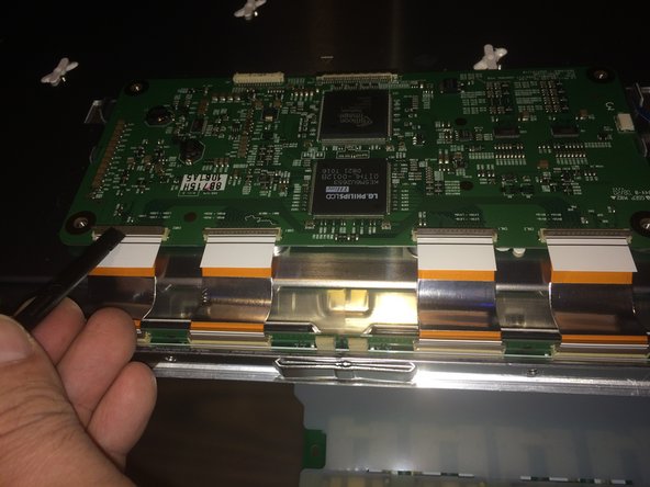 Apple Cinema HD Display 30" Teardown, décalez les connecteurs du driver: crwdns2935265:016crwdnd2935265:03crwdnd2935265:03crwdne2935265:0