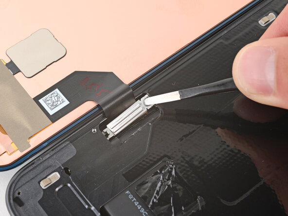Google Pixel 9a Screen Replacement, Install the cable cover: crwdns2935265:033crwdnd2935265:02crwdnd2935265:03crwdne2935265:0