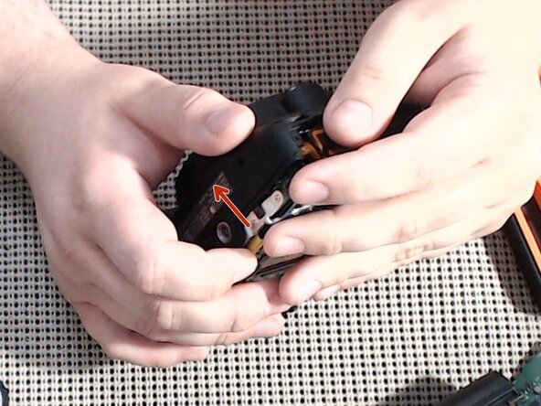 Canon EOS 6D Mark II DC/DC Power Board Replacement, Remove front cover: passo 12, imagem 2 %32