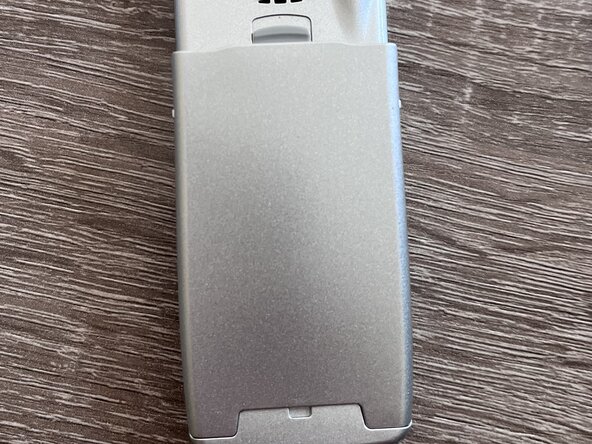 Sanyo SCP-6200 Screen Replacement, Remove the Battery: crwdns2935265:01crwdnd2935265:02crwdnd2935265:02crwdne2935265:0