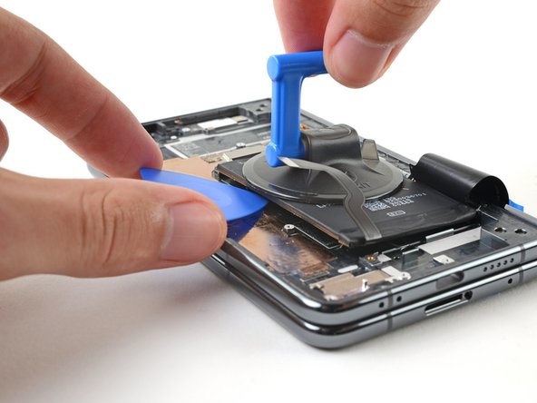 Google Pixel Fold Inner Screen Assembly Replacement, Insert an opening pick: crwdns2935265:071crwdnd2935265:03crwdnd2935265:03crwdne2935265:0