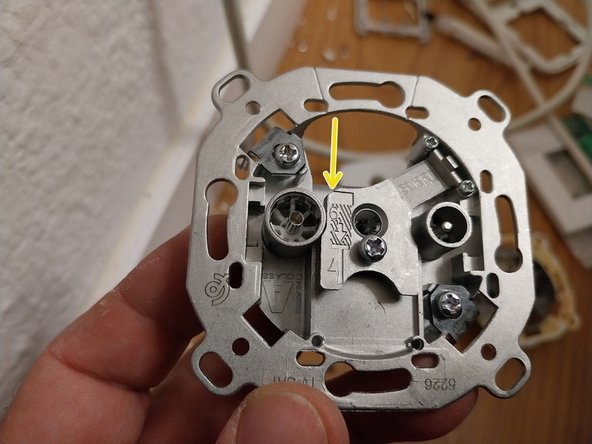 TELEVES TV antenna socket replacement: step 5, image 1 of 3