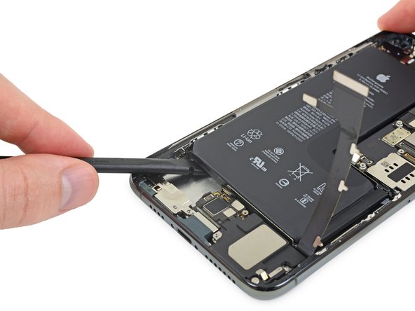 iPhone 11 Pro Battery Replacement, How to remove a stuck battery: crwdns2935265:042crwdnd2935265:02crwdnd2935265:02crwdne2935265:0