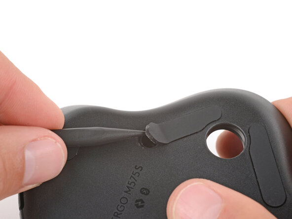 How to Open Your Logitech Ergo M575S, Remove the feet: crwdns2935265:06crwdnd2935265:02crwdnd2935265:03crwdne2935265:0
