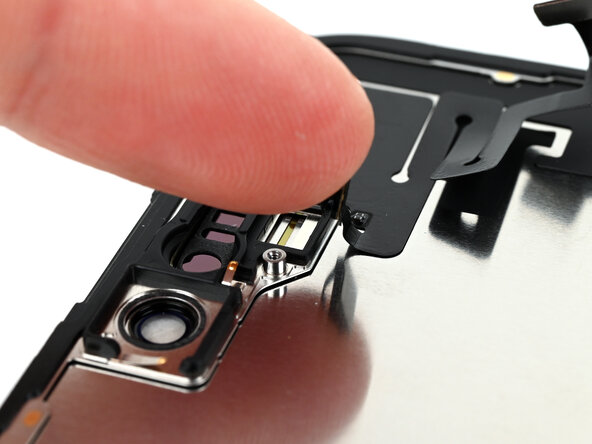 iPhone 16 Screen Replacement, Reposition the ambient light sensor cable: crwdns2935265:022crwdnd2935265:02crwdnd2935265:02crwdne2935265:0