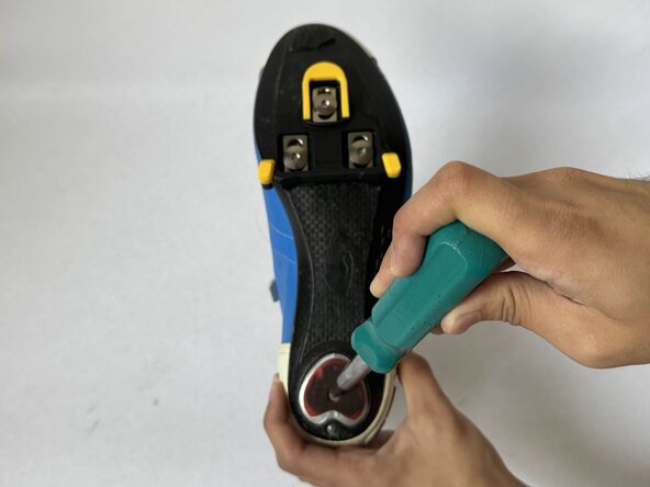 Sidi Bike Shoe Cleat and Heel Plate Replacement: crwdns2935265:00crwdnd2935265:01crwdnd2935265:02crwdne2935265:0