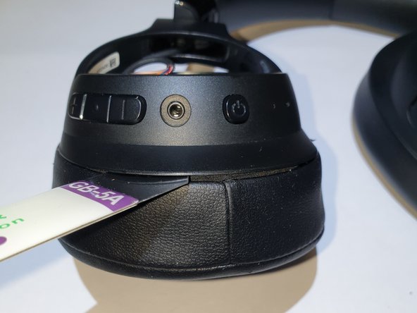 JBL Tune 700BT Teardown, right side - ear pad: crwdns2935265:03crwdnd2935265:01crwdnd2935265:02crwdne2935265:0