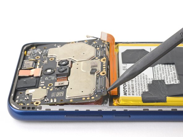 Motorola Moto G Play (2021) Screen Replacement, Lift the motherboard: crwdns2935265:020crwdnd2935265:02crwdnd2935265:02crwdne2935265:0