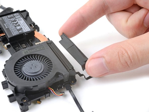 HTC Vive XR Elite Fan Replacement, Remove the heat sink cover: crwdns2935265:0102crwdnd2935265:02crwdnd2935265:02crwdne2935265:0
