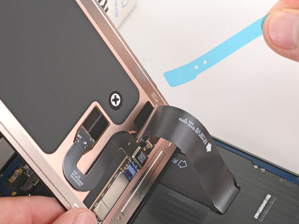 Google Pixel 10 Screen Replacement, Secure the screen cable: crwdns2935265:031crwdnd2935265:01crwdnd2935265:03crwdne2935265:0