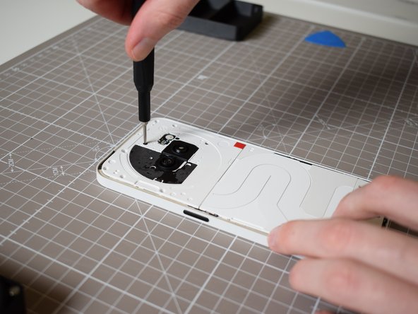 Nothing Phone (2a) Battery Replacement, Undo x5 T5 screws: crwdns2935265:05crwdnd2935265:03crwdnd2935265:03crwdne2935265:0