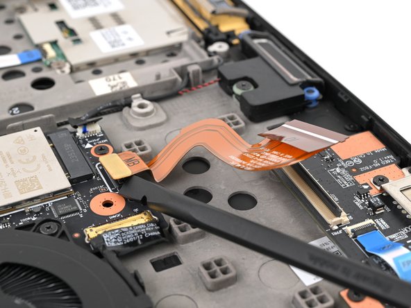 Lenovo ThinkPad T16 Gen 3 I/O Board Replacement, Remove the interconnect cable: crwdns2935265:09crwdnd2935265:02crwdnd2935265:03crwdne2935265:0