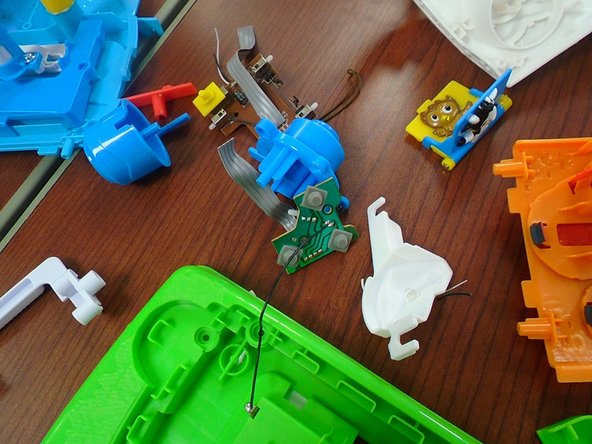 Toy Farm House Teardown, Teardown from The Inside.: crwdns2935265:04crwdnd2935265:03crwdnd2935265:03crwdne2935265:0