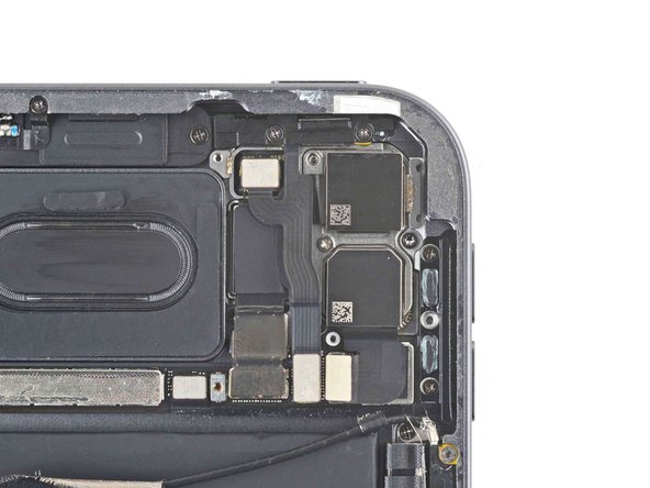 iPad Pro 11" 2nd Gen Logic Board Replacement, Unfasten the rear camera: crwdns2935265:054crwdnd2935265:02crwdnd2935265:02crwdne2935265:0