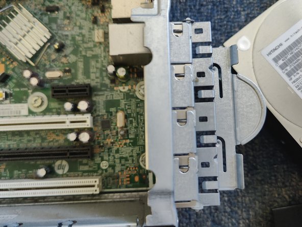 HP Compaq 8200 Elite Teardown, Access the PCI-E slots: stap 0, afbeelding 3 van 3