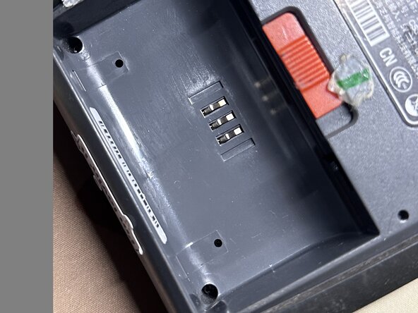 拆解芝柯打印机CS3, 取出4颗固定螺丝: 步骤 2 中的图像 2，2