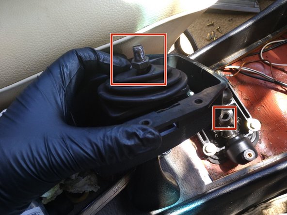 Mercedes-Benz 114 or 115 Auto shifter bushings, Unscrew the shift lever and knob: adım 8, 3 resimden 3.