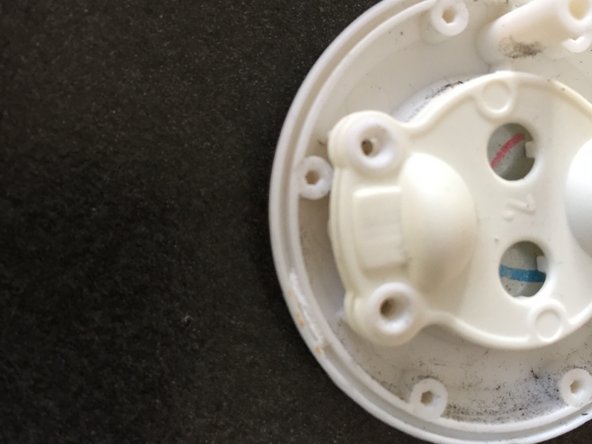 Sphero BB-8 head Teardown & Cleaning, Open the Head: crwdns2935265:03crwdnd2935265:02crwdnd2935265:02crwdne2935265:0