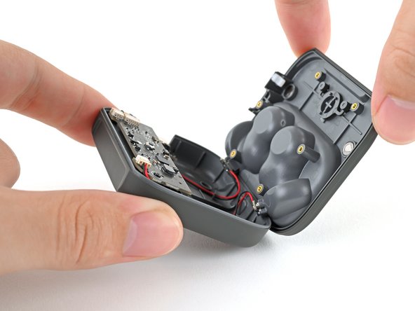 Fairphone Fairbuds Mainboard Replacement, Open the charging core: crwdns2935265:07crwdnd2935265:02crwdnd2935265:03crwdne2935265:0