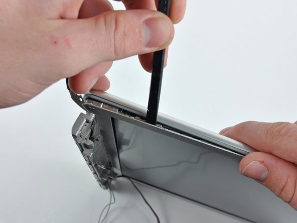 PowerBook G4 Aluminum 12" 1-1.5 GHz Display Data Cable Replacement: crwdns2935265:064crwdnd2935265:02crwdnd2935265:03crwdne2935265:0