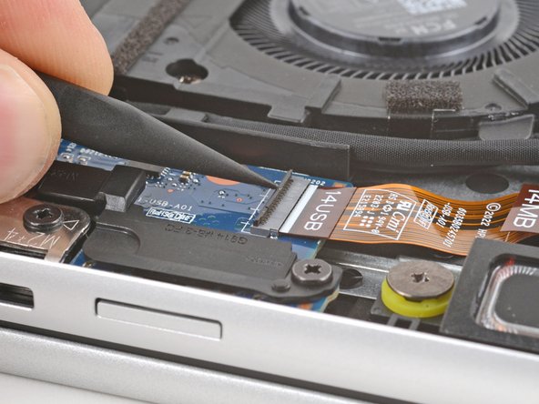 HP EliteBook 845 G9 USB Board Replacement, Disconnect the connector board: crwdns2935265:011crwdnd2935265:02crwdnd2935265:03crwdne2935265:0