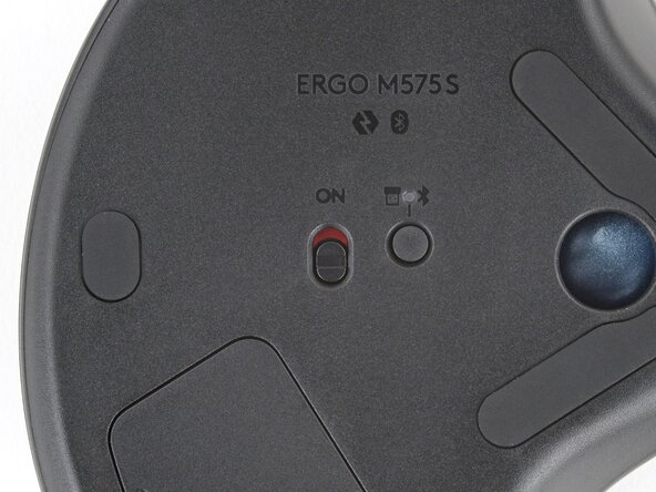 Logitech Ergo M575S Battery Replacement, Turn off your mouse: crwdns2935265:01crwdnd2935265:01crwdnd2935265:01crwdne2935265:0