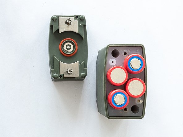 TCA PRC 152A Disassembly, Batterybloc dissasembly: crwdns2935265:011crwdnd2935265:02crwdnd2935265:03crwdne2935265:0