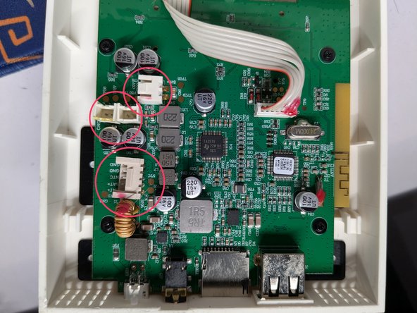 Edifier MP260 Battery Removal, Disconnect the Battery and Speaker Wires: crwdns2935265:04crwdnd2935265:02crwdnd2935265:02crwdne2935265:0